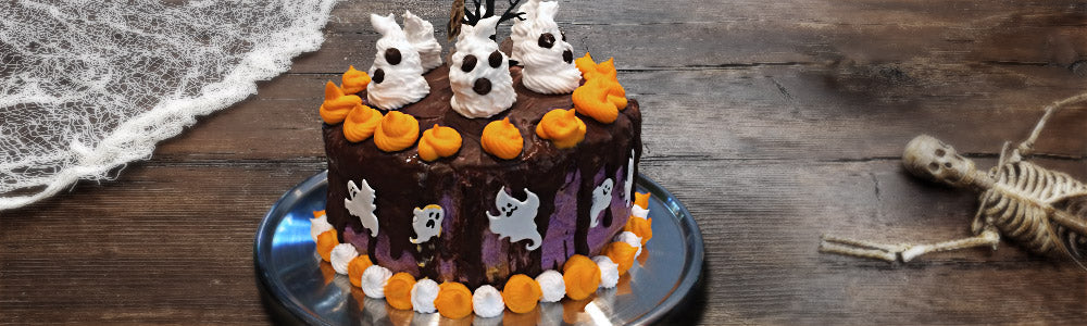 Halloween Schockoladen Kuchen mit Baiser Geistern