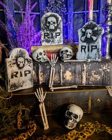 10 Stück Mini Friedhof Teile im Säckchen