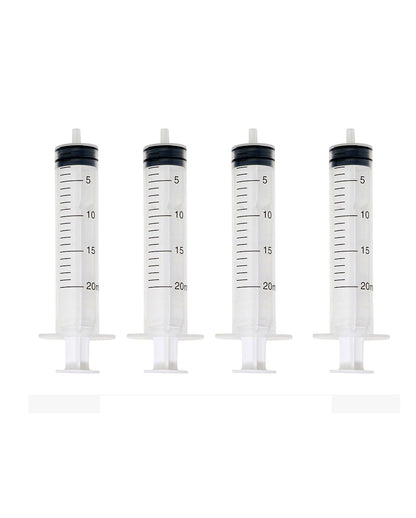 4 Spritzen-Kanülen als Kostümzubehör