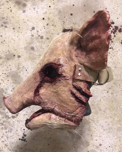 Behaarte blutige Schweinekopf Maske