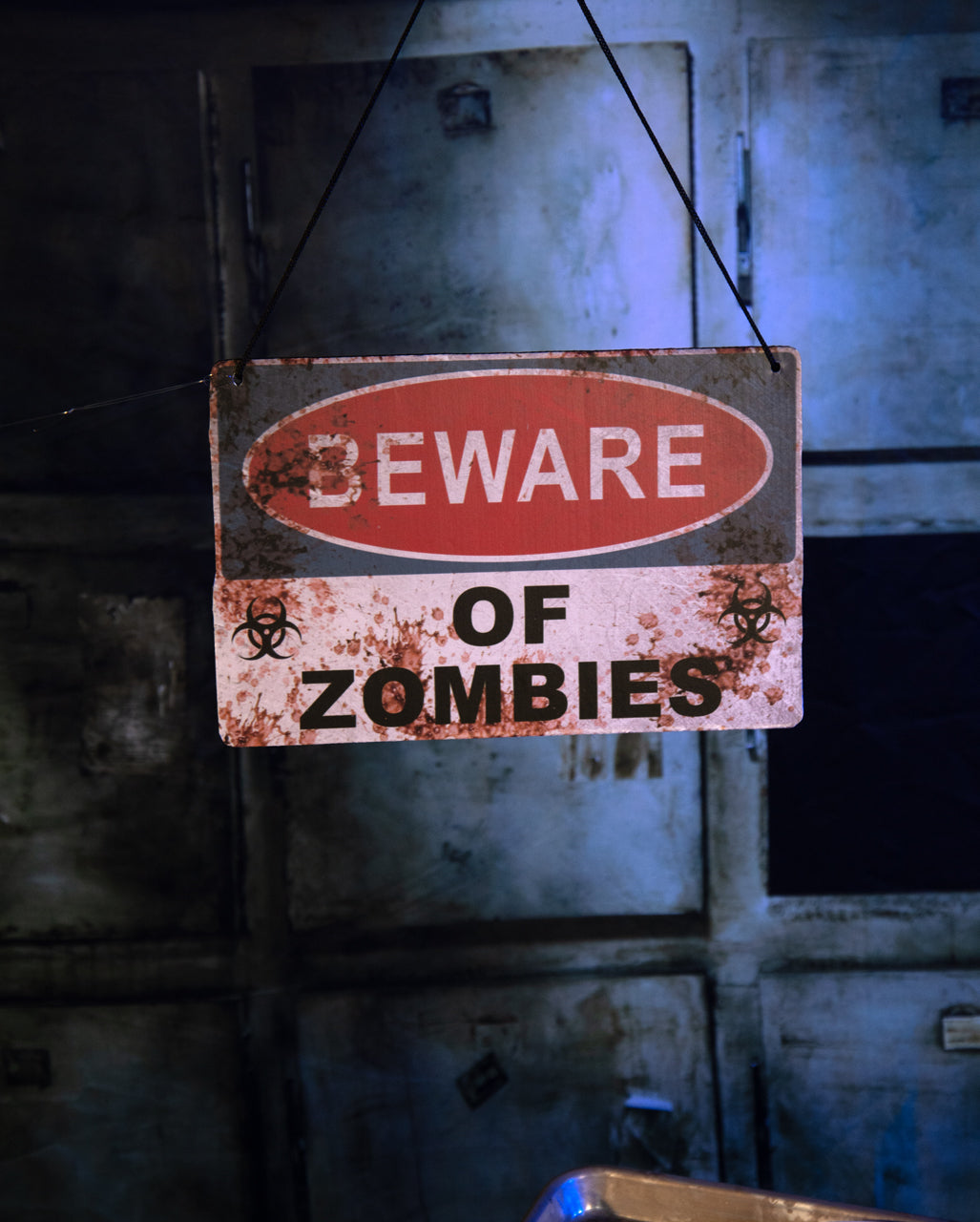 "Beware of Zombies" Warnschild 29cm