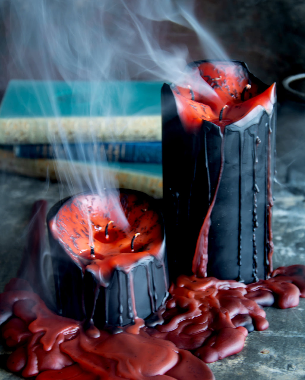 Schwarze Stumpenkerze mit Vampir Blut 15cm