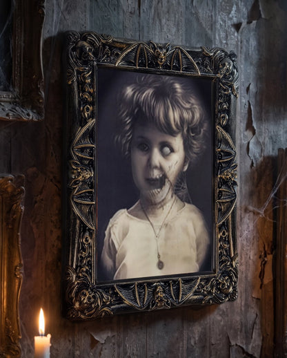 Creepy Little Abigail Hologram Portrait 50x39 cm