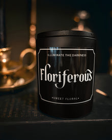 Floriferous Gothic Duftkerze in schwarzer Metalldose