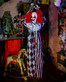 Freaky Horrorclown mit Schütteleffekt, Licht & Sound 155cm