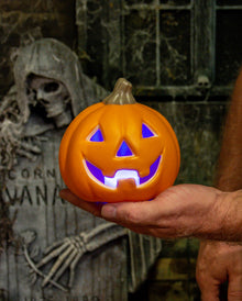 Freundlicher Halloween Kürbis mit Licht 12cm