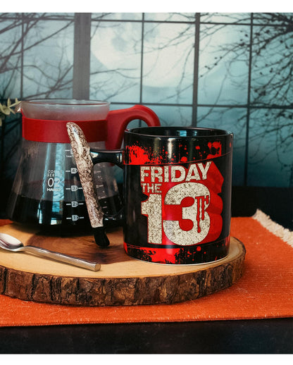 Freitag der 13. Keramiktasse mit Machete als Griff