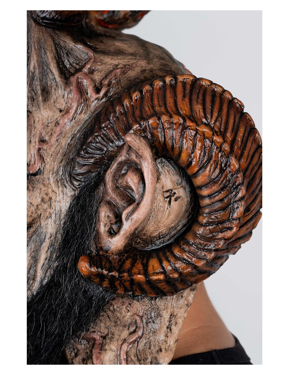 Maschera da diavolo Abadon con corna e barba