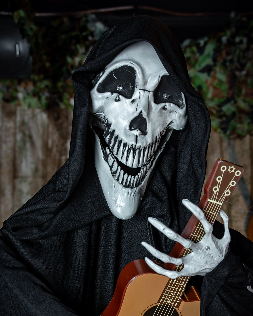 Gitarre spielender Skelett Reaper Animatronic 120cm