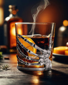 Gothic Heritage Skeletthand Whiskey Glas 300ml