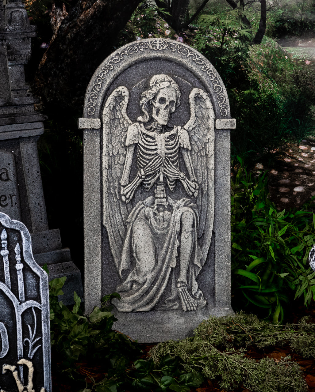 Halloween Grabstein mit Kniehendem Skelett Engel 91cm