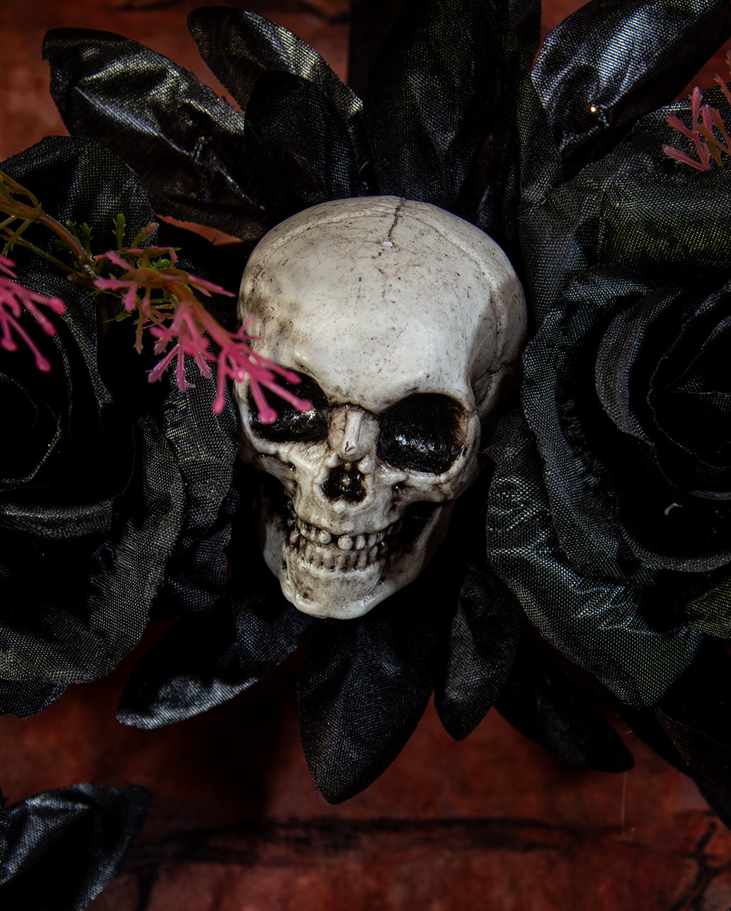 Halloween Door Wreath With Black Roses & Skulls 44cm Ø