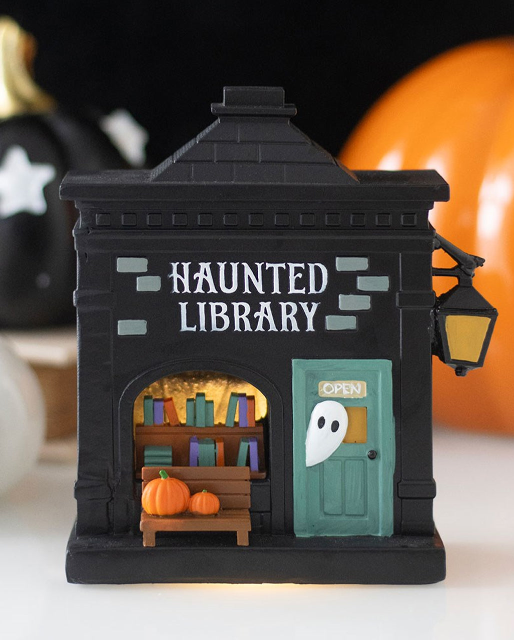 „Haunted Library“ LED Leuchtdekoration 13cm