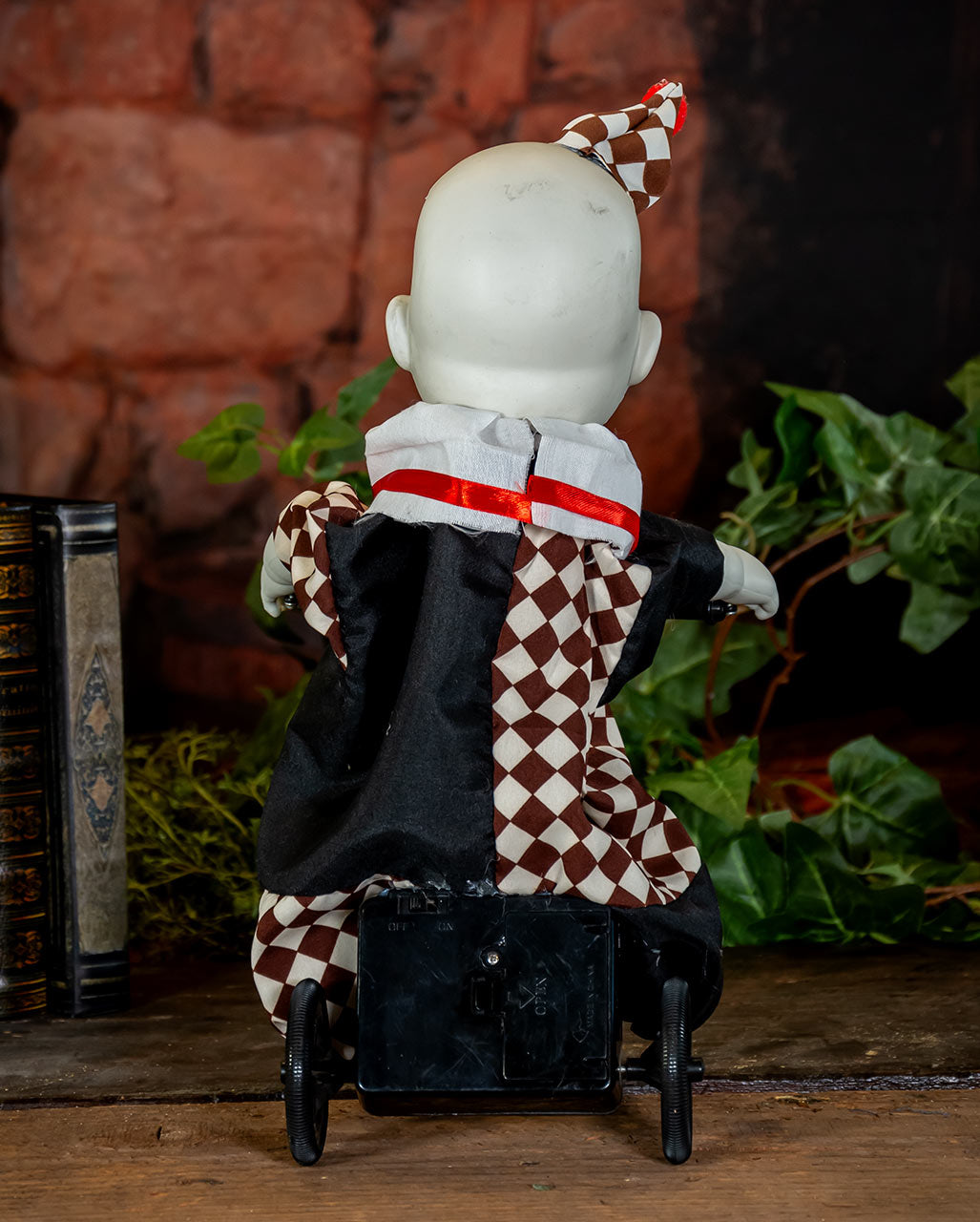 Horrorclown auf Dreirad Halloween Animatronic 39cm