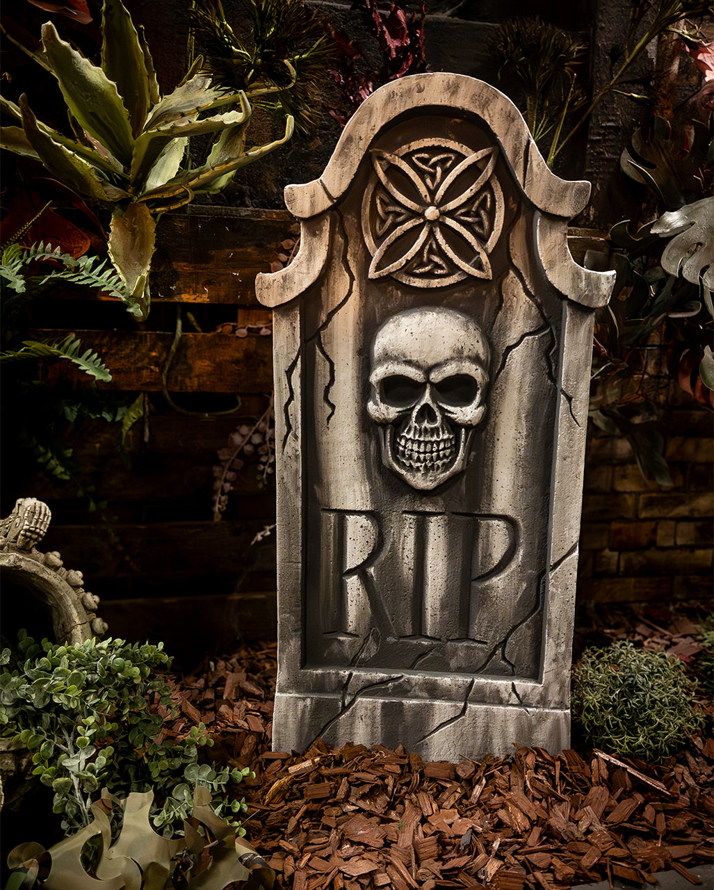 Imposanter Gothic Grabstein mit Skull & Rosette 91cm