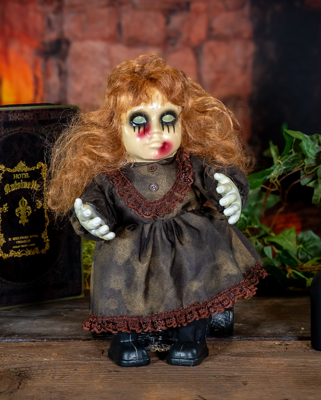 Lilith Moonshade - The Undead Haunting Doll 38cm