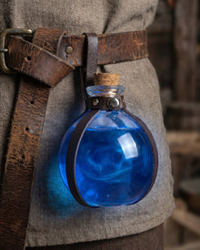 Mittelalterliche Zaubertrankflasche mit Gürtelschlaufe