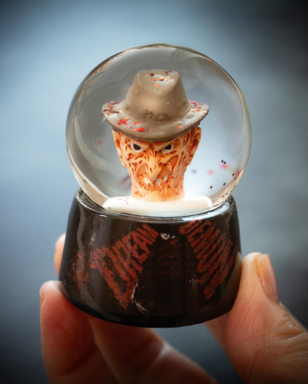 Freddy Krueger Mini-Schneekugel mit Licht 5cm