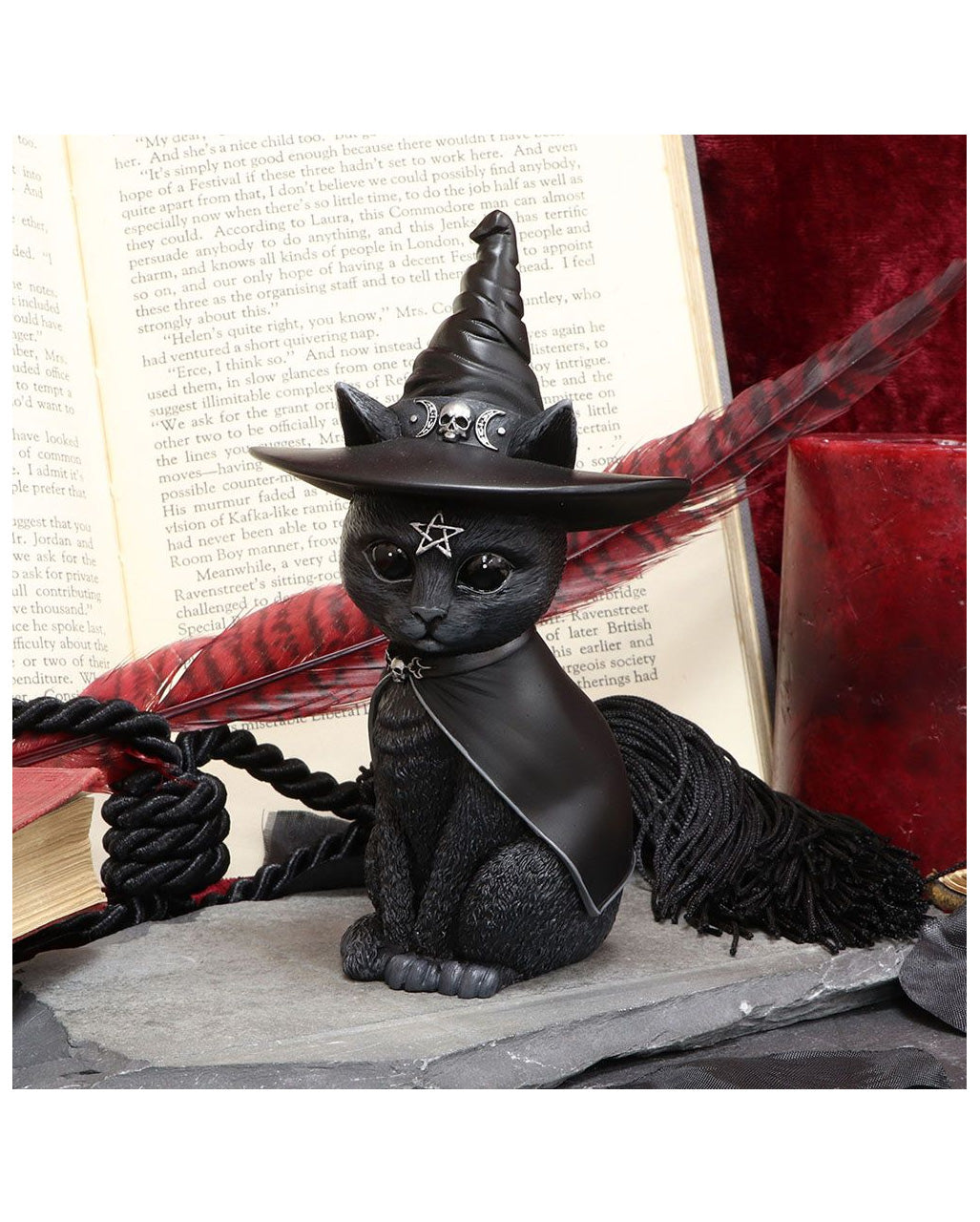Mystische Katzenfigur mit Hexenhut