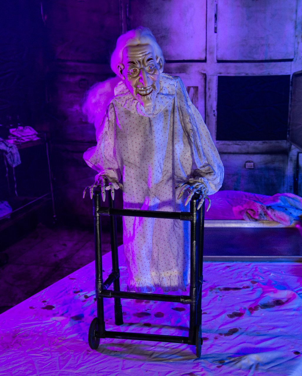 Vecchia Nonna Con Rollator - Movimento E Suono 72 Cm