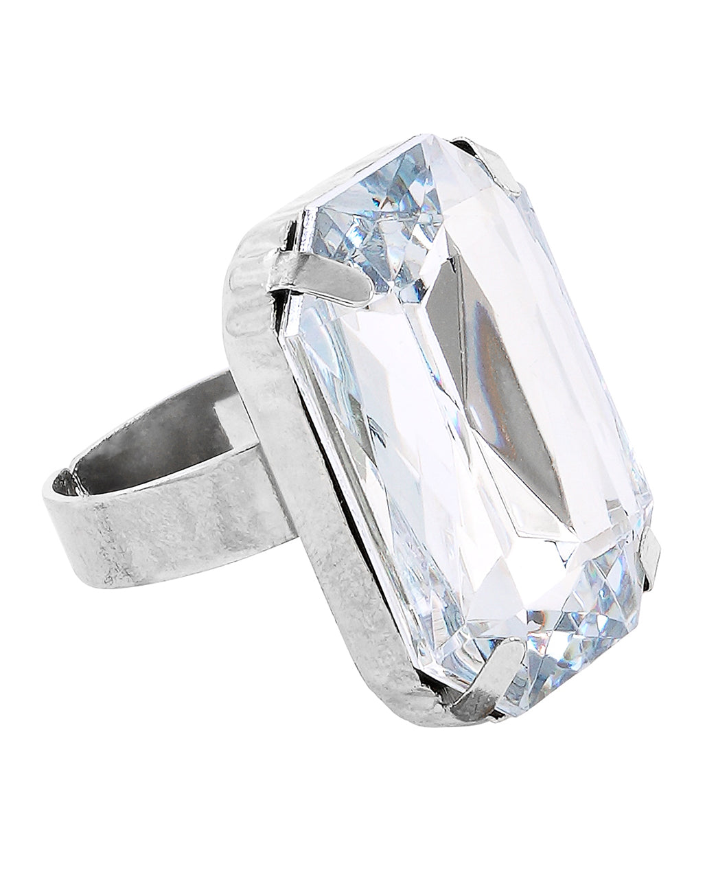 Ring mit weißem Schmuckstein