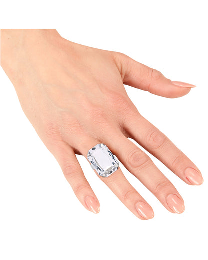 Ring mit weißem Schmuckstein