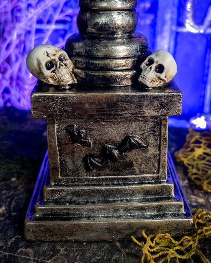 Totenkopf Urne mit Fledermäusen Dekofigur 28cm