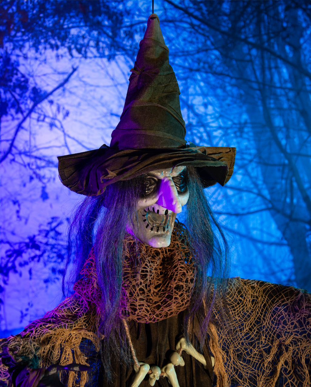 Schlitzende Voodoo Hexe mit Light & Sound 110cm