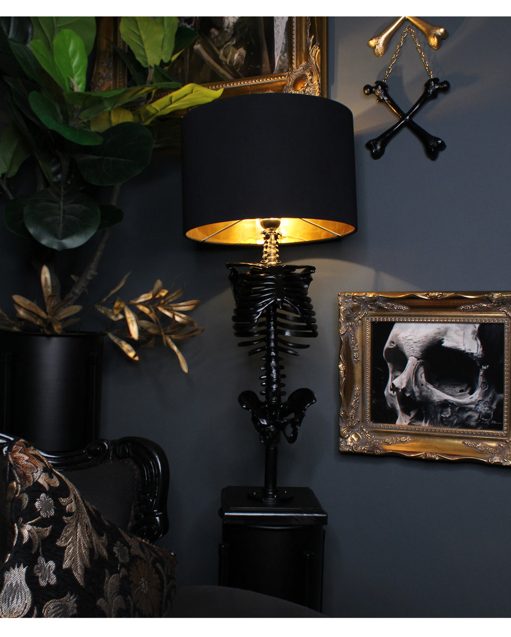 Lampada A Forma Di Scheletro Nero Con Paralume