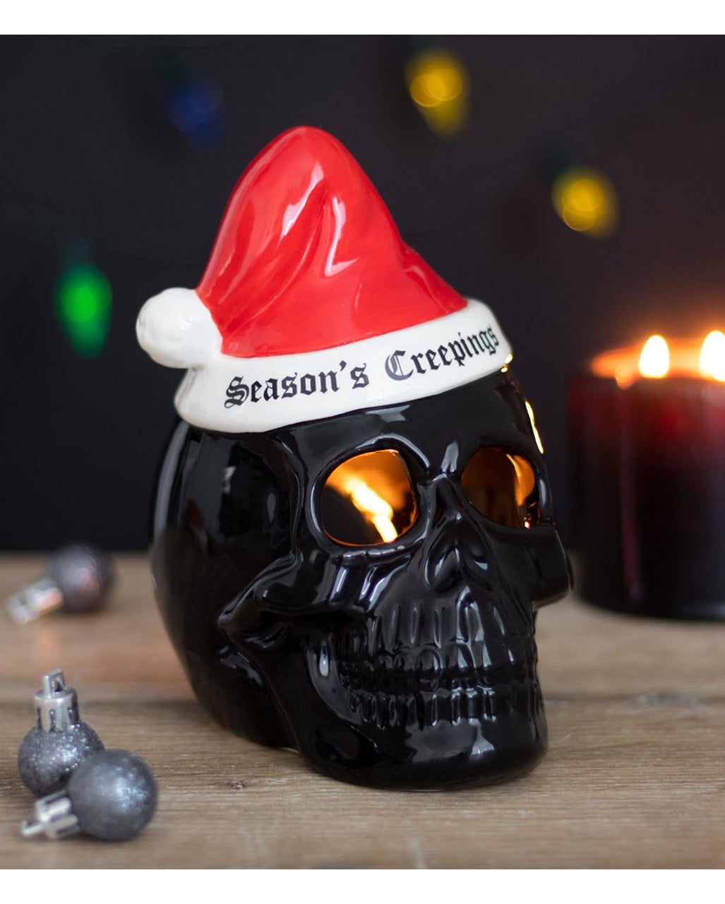 Schwarzer Totenkopf mit Nikolausmütze Teelichthalter