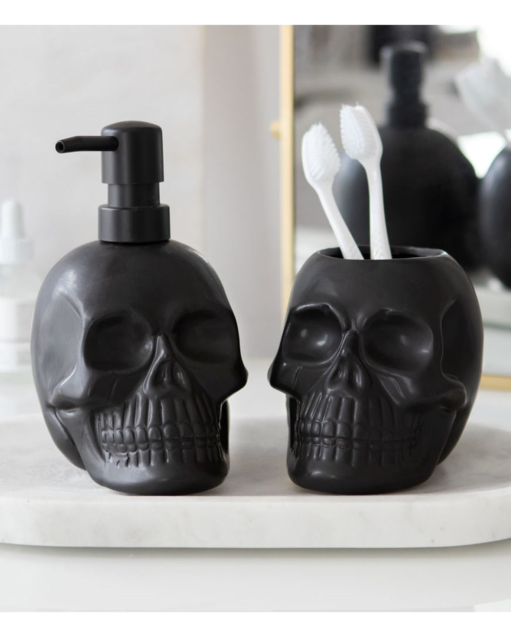 Schwarzer Totenkopf Seifenspender aus Keramik