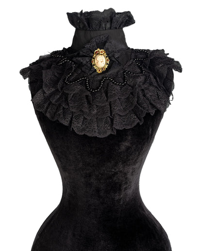 Schwarzer Gothic Rüschenkragen mit Brosche