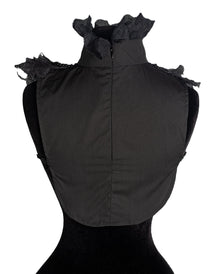 Schwarzer Gothic Rüschenkragen mit Brosche