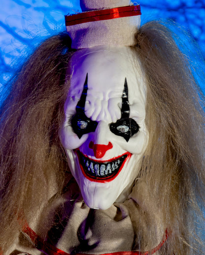 Sich schüttelnder Horrorclown auf Schaukel 140cm