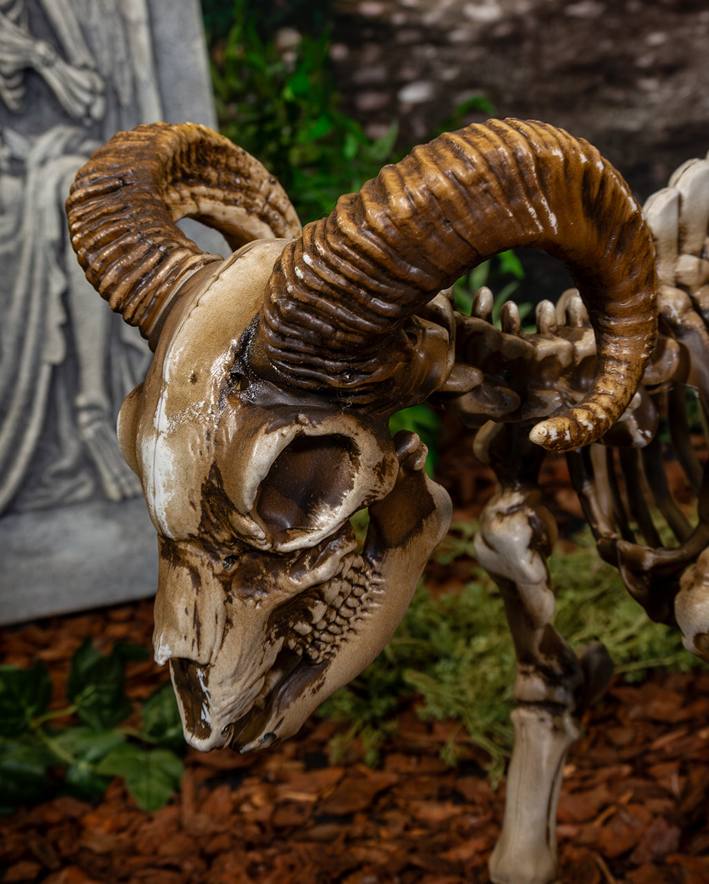 Skelett Ziegenbock als Halloween Deko 67cm
