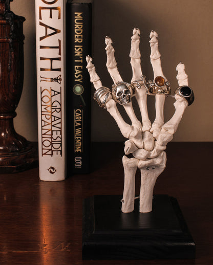 Skeletthand Schmuckhalter