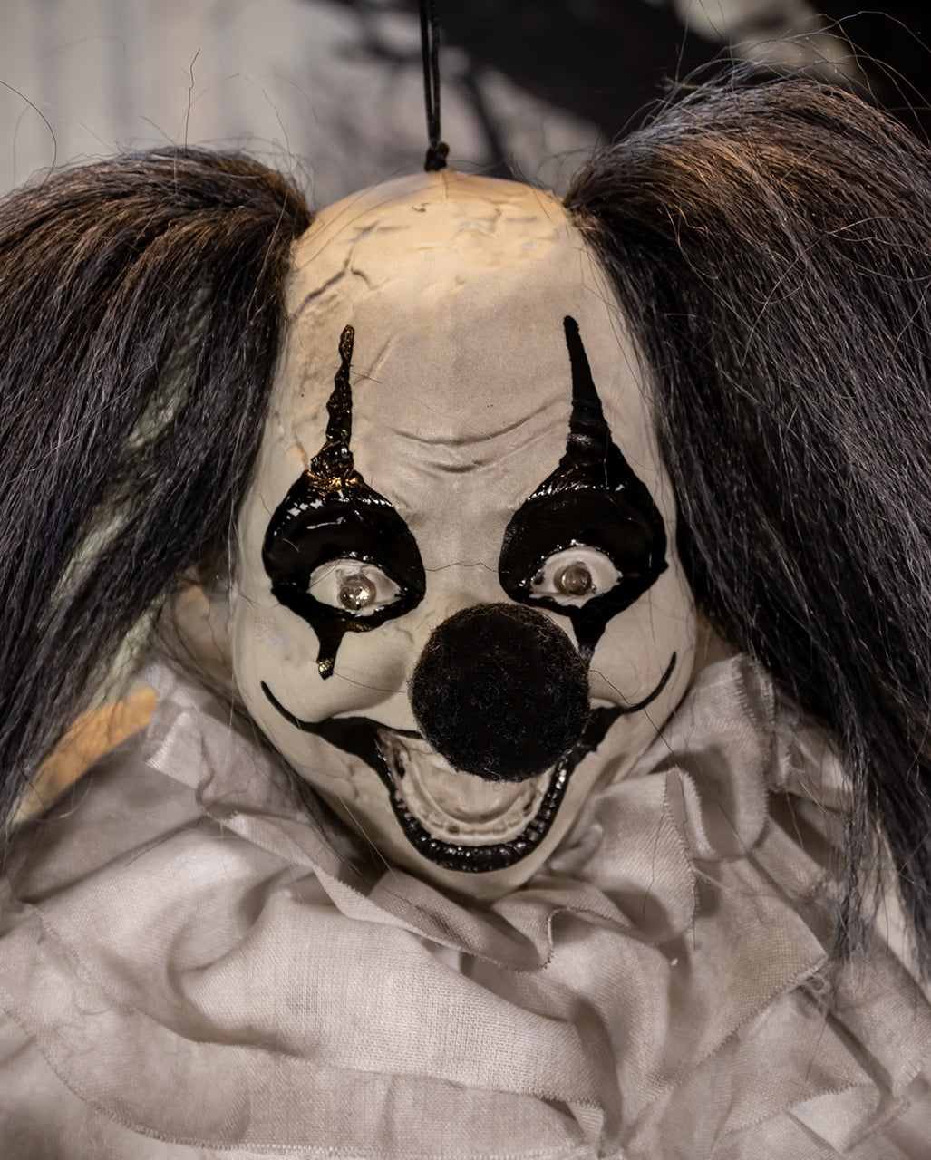 Splatter Sparky Horrorclown Animatronic mit Licht, Sound & Bewegung 110cm