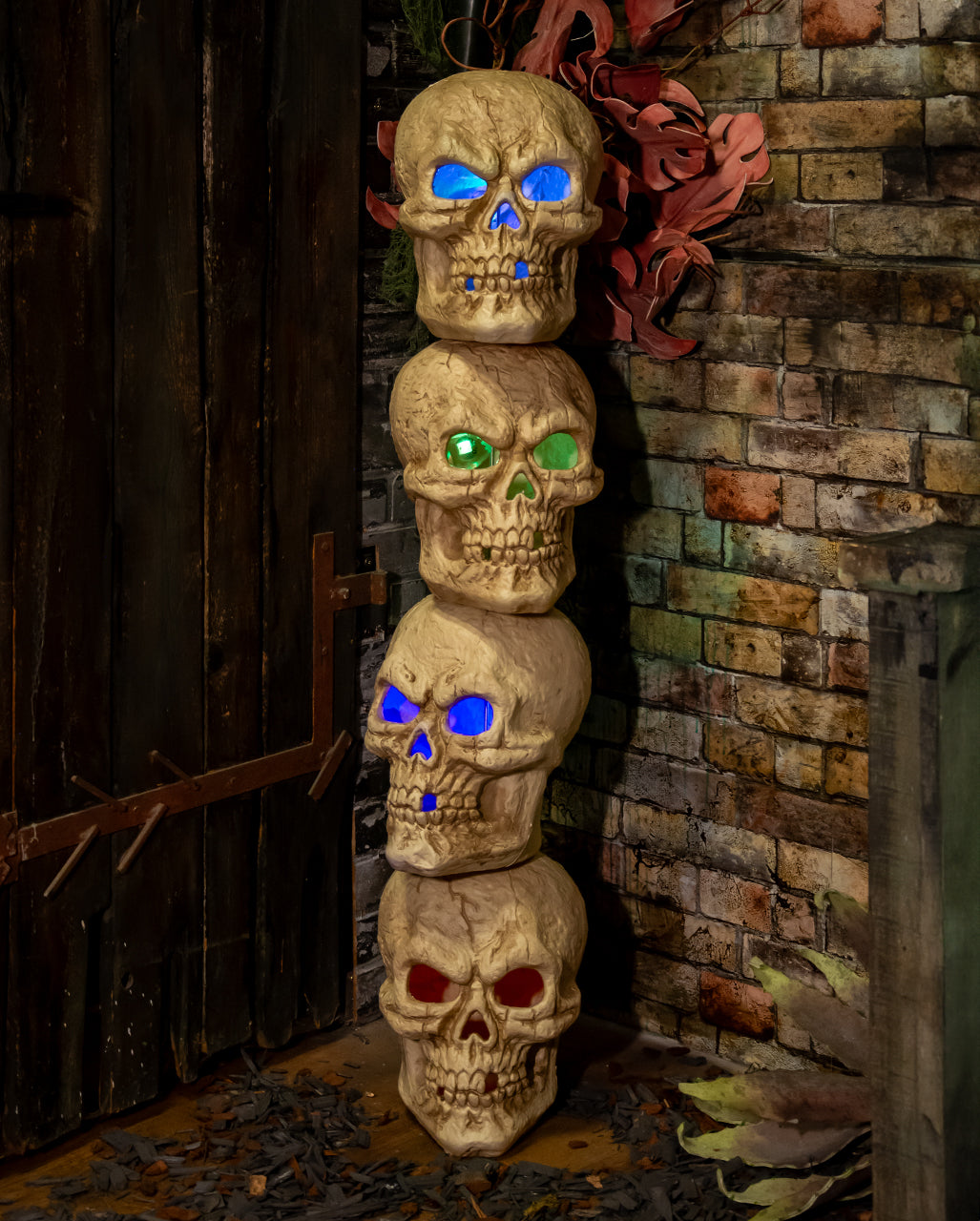 Totenkopf Turm mit 4 Schädeln & Licht 120cm
