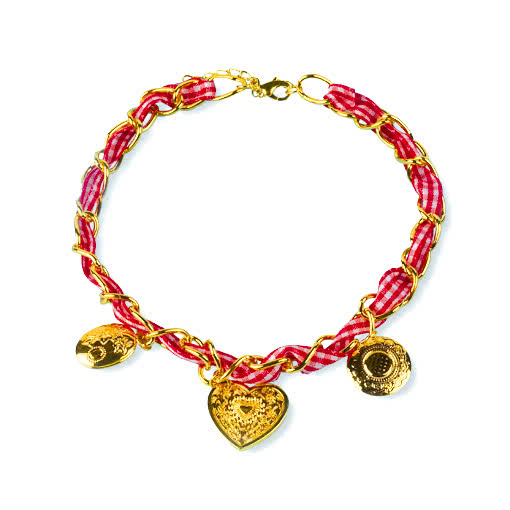Cuello tradicional con banda decorativa