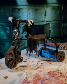 Verfluchtes Dreirad Halloween Animatronic mit Licht & Sound 58cm