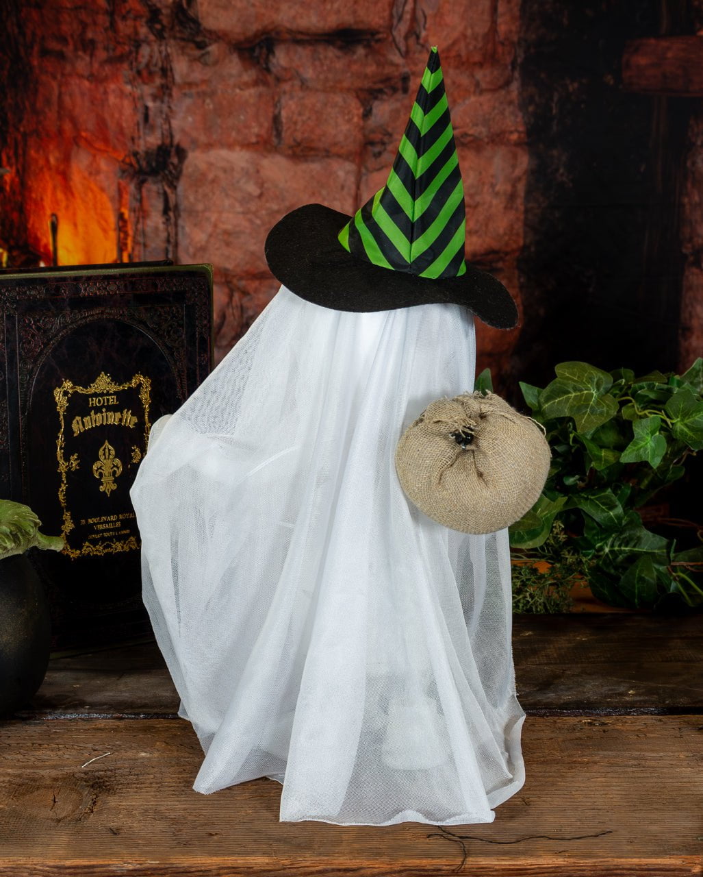 Fantôme Ambulant Avec Chapeau De Sorcière Animatronic 45cm