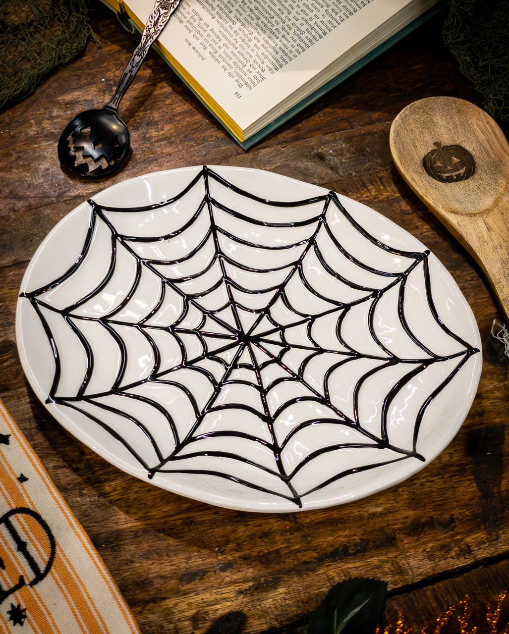 Weißer Ovaler Keramikteller mit Spinnennetz Motiv 23cm