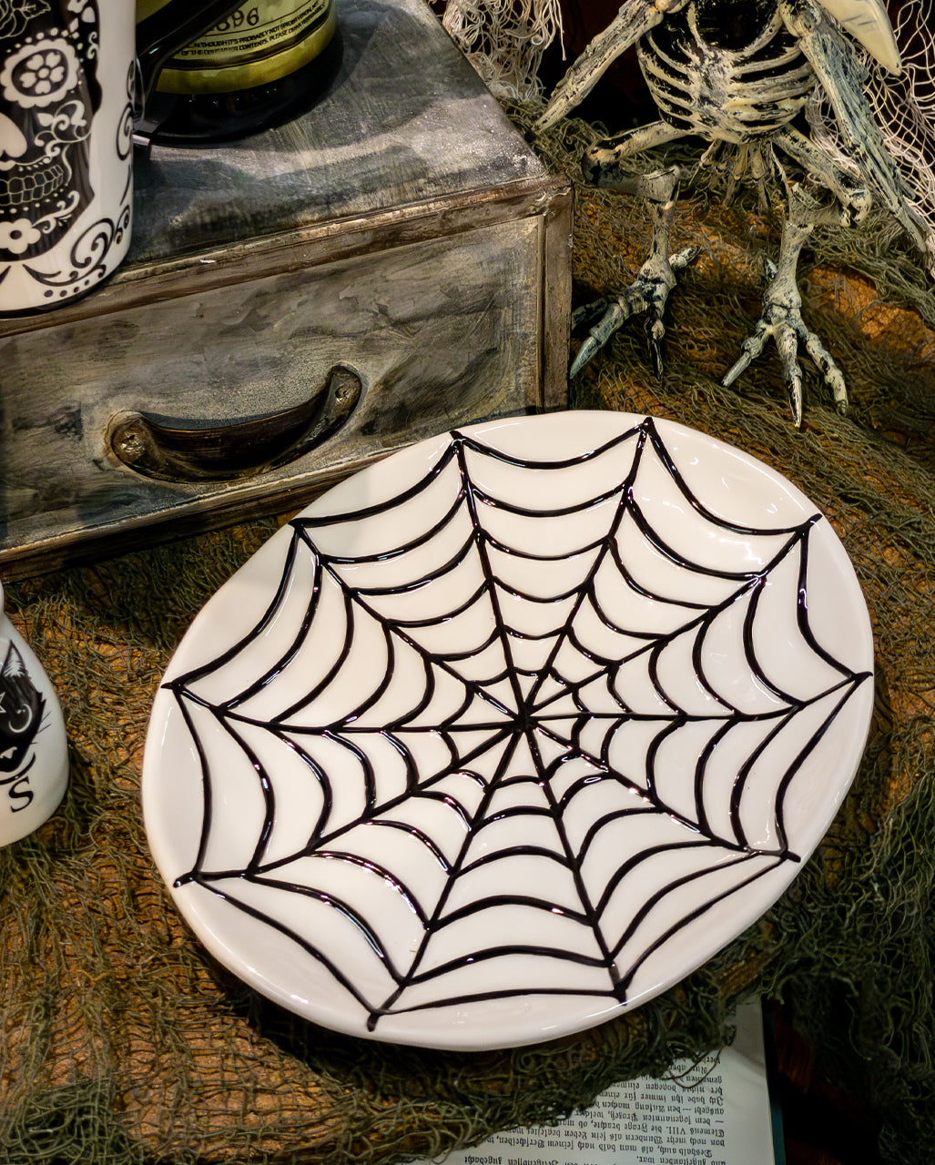 Weißer Ovaler Keramikteller mit Spinnennetz Motiv 23cm
